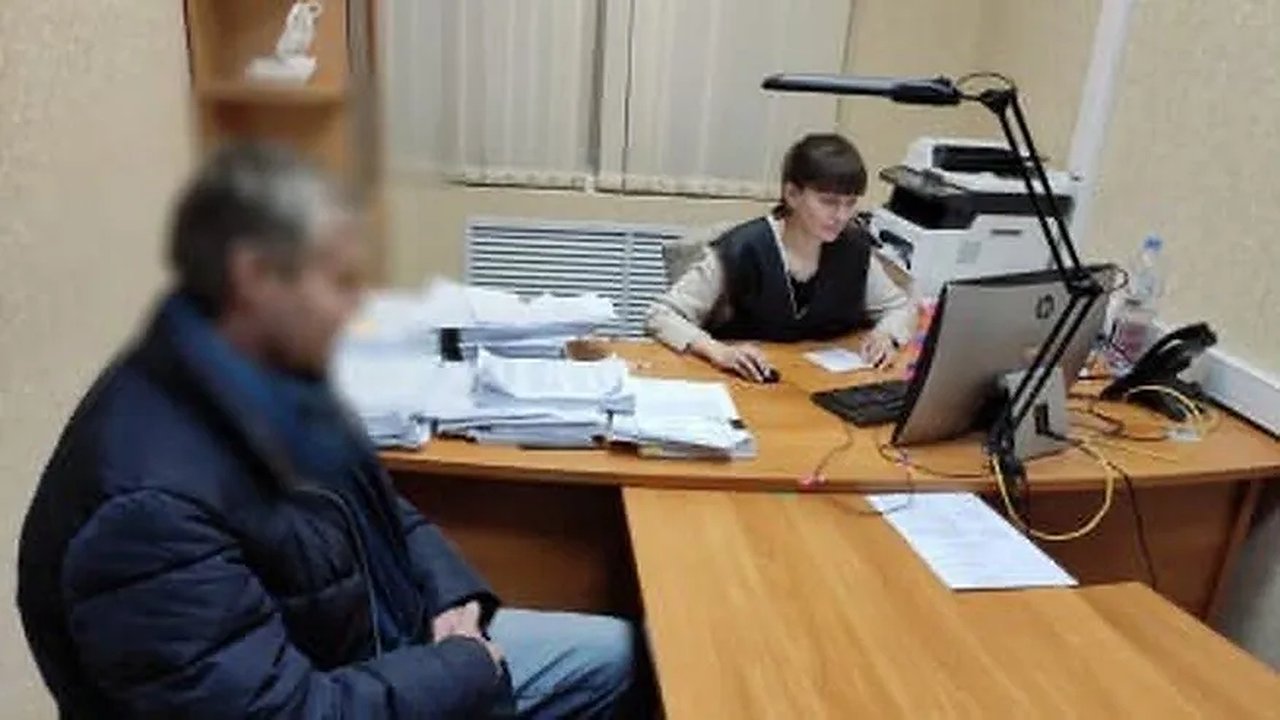 Главная картинка новости: Экс-замглаву администрации Нейского района обвиняют в коррупции