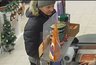 Миниатюра новости: В Костроме разыскивают мужчину, который расплачивался чужой банковской картой в магазинах