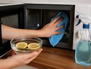 Мою микроволновку до скрипа и блеска за 3 минуты: никакая химоза не нужна, все копеечные средства всегда под рукой