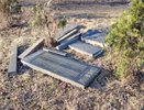 “Мемориальные плиты с марта валяются на земле”: в Костромской области разразился скандал вокруг памятника ВОВ, который начали ремонтировать