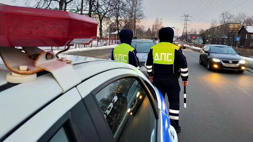 Главная картинка новости: По 500 рублей с каждого: в апреле ГАИ будет штрафовать всех автовладельцев - проверят лишь одну "деталь"