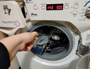 Лью два стакана уксуса в барабан - и стиральная машинка как новенькая: черная грязь выходит хлопьями и вони никакой