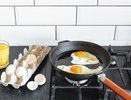 Не сало, не жир и не масло: на чём жарят яичницу продуманные хозяйки — запомните раз и навсегда