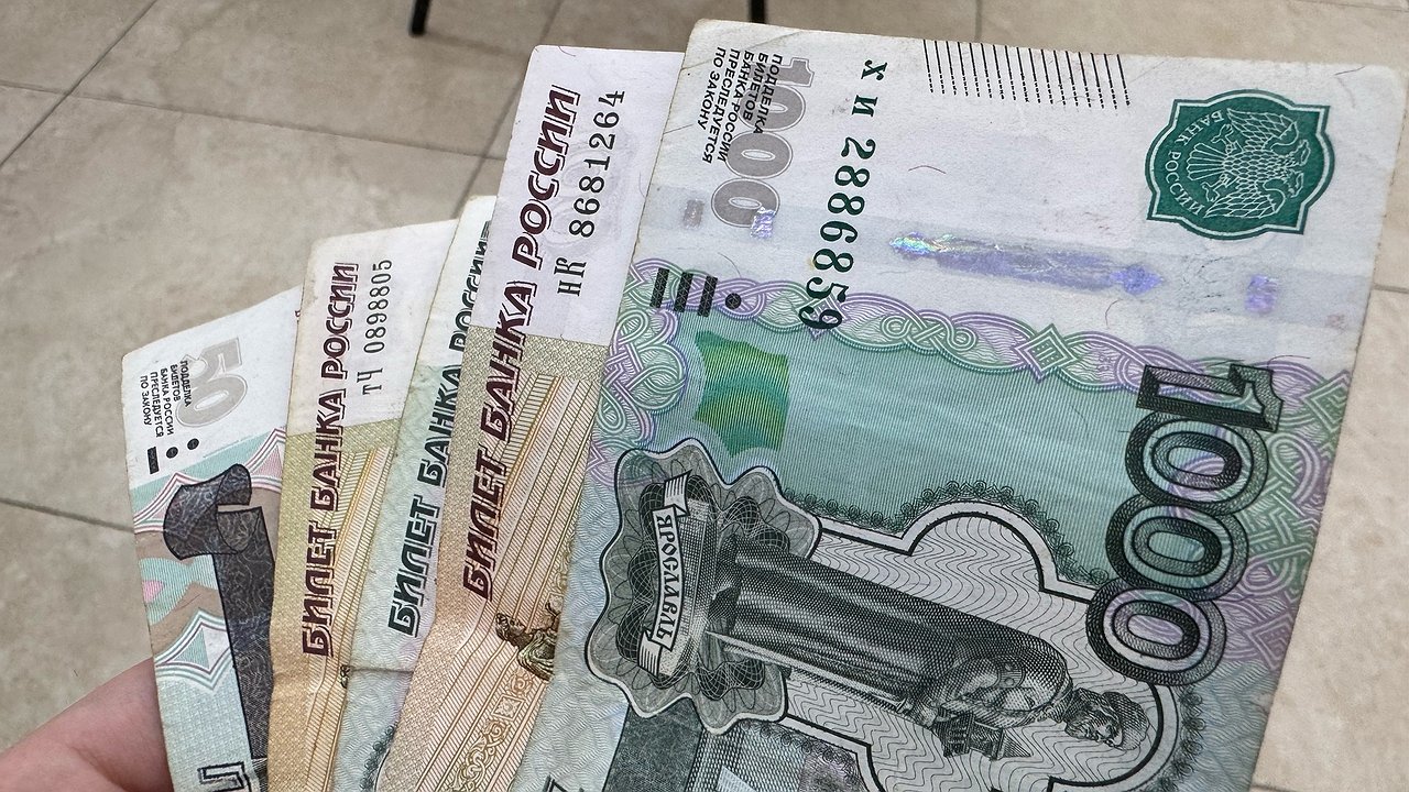 Главная картинка новости: Каждый получит по 10 000 рублей на карту «Мир». Деньги начислят до 5 мая