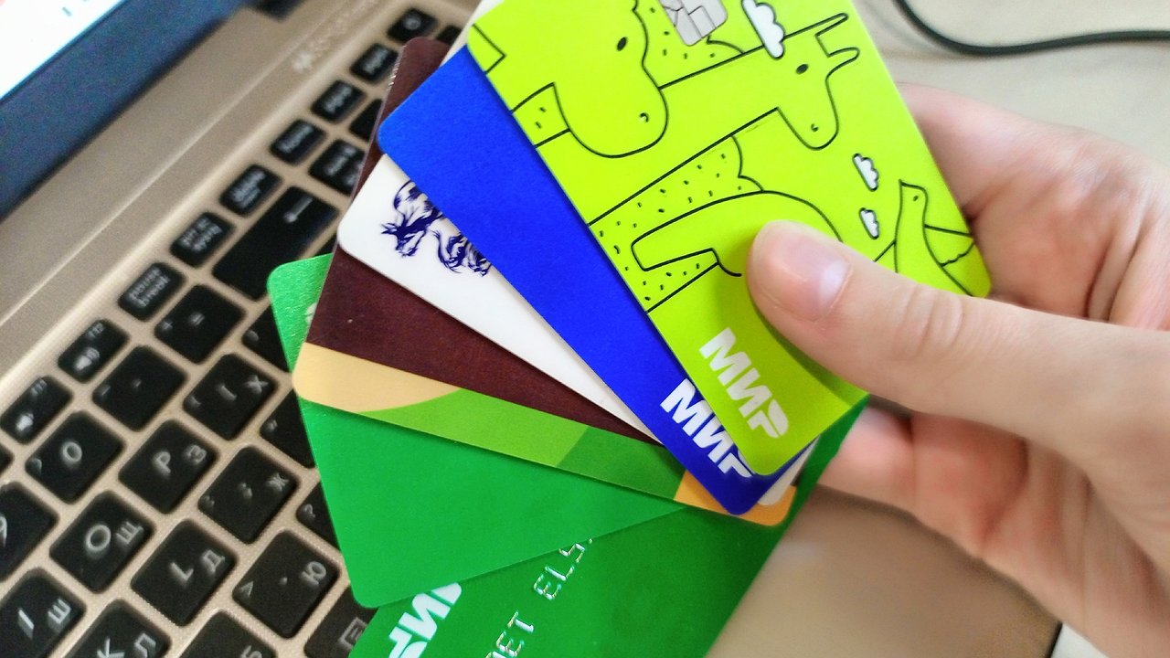 Главная картинка новости: Всех, кто получает пенсию на карту Сбербанка, ждёт нововведение в мае - пожилые лишились дара речи