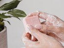 Никогда не выкидываю обмылки, даю им вторую жизнь: в магазине вы такого не купите
