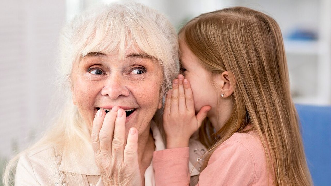 Главная картинка новости: Подписан новый указ. Пенсионеров, у которых есть дети или маленькие внуки, ждет сюрприз в мае