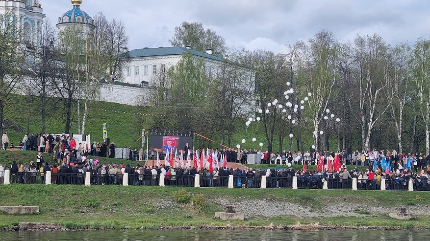 Главная картинка новости: В Костроме десятый год подряд провели акцию "Венки Памяти"
