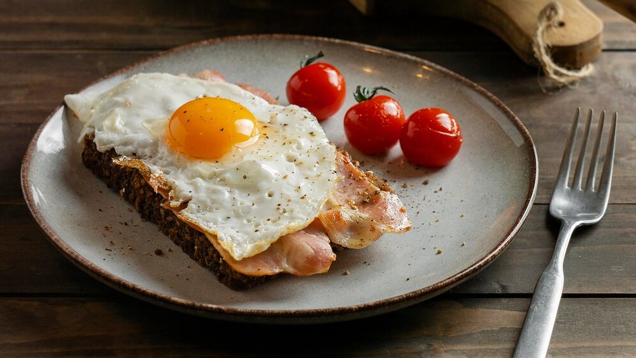 Главная картинка новости: Любимые завтраки доведут до рака? Всего один кусочек этого продукта в день хуже выкуренной сигареты