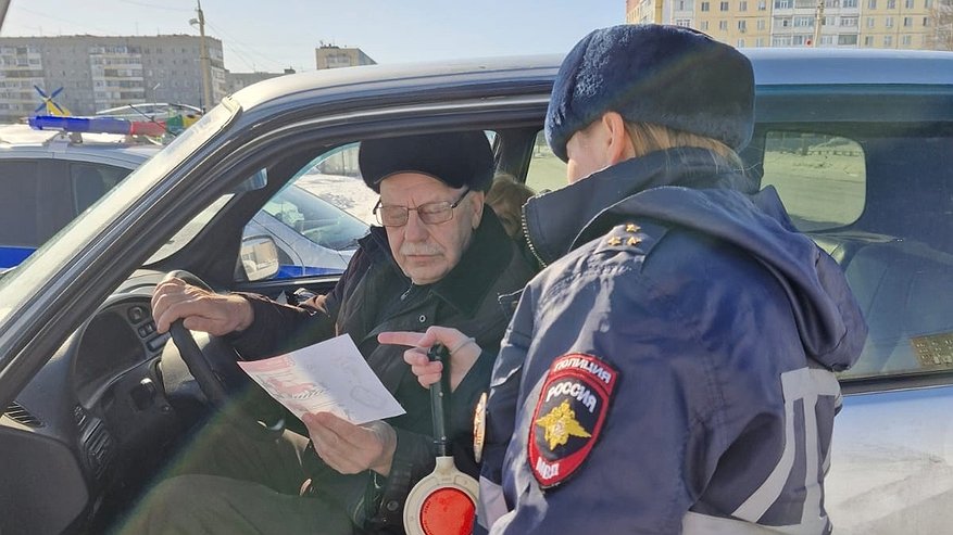 Главная картинка новости: Автоюрист раскрыл, почему ГАИ в мае стала массово останавливать пожилых водителей и новичков