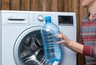 Миниатюра новости: Всегда кладу пластиковую бутылку за стиральную машинку. Мелочь, а польза большая