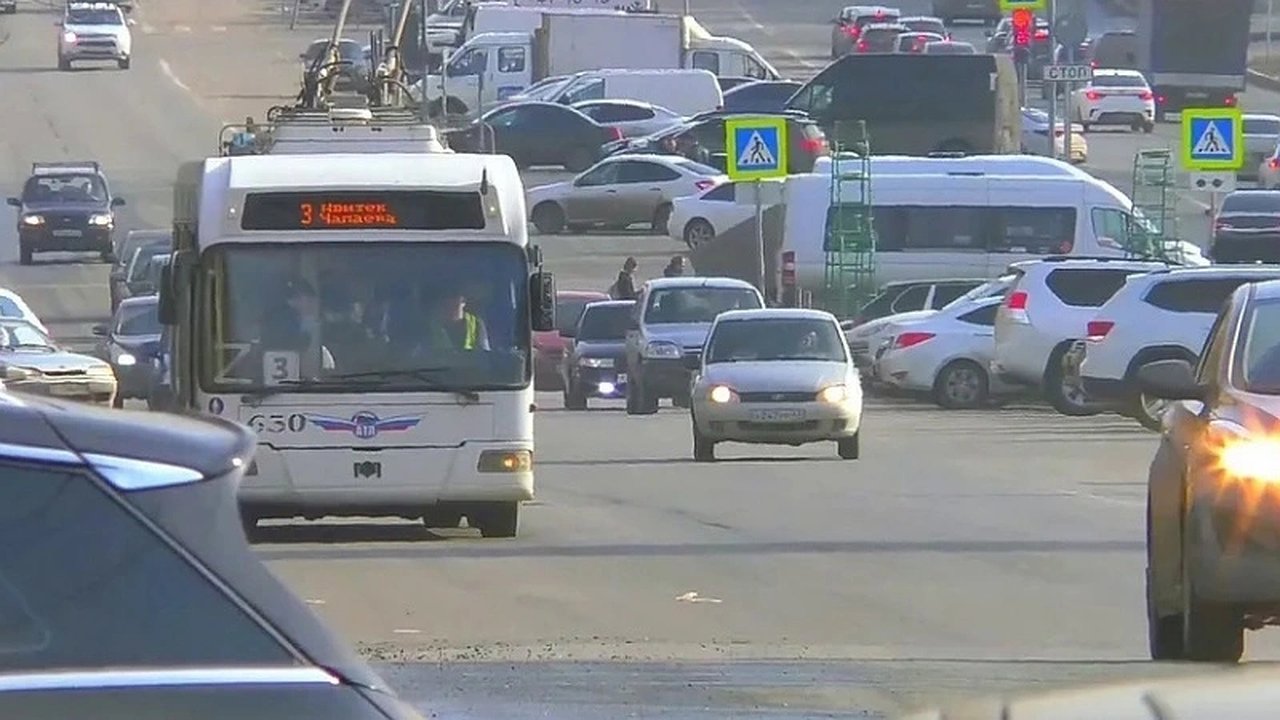 Главная картинка новости: В Костроме сотрудники ГИБДД проверят водителей автобусов