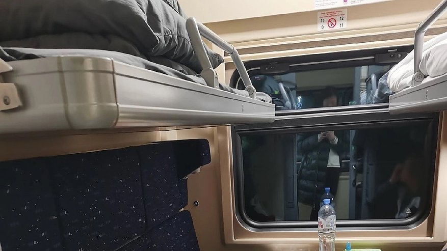 Главная картинка новости: В одном и том же вагоне есть полки на 15 см короче: проводницы раскрыли секрет, как туда не попасть