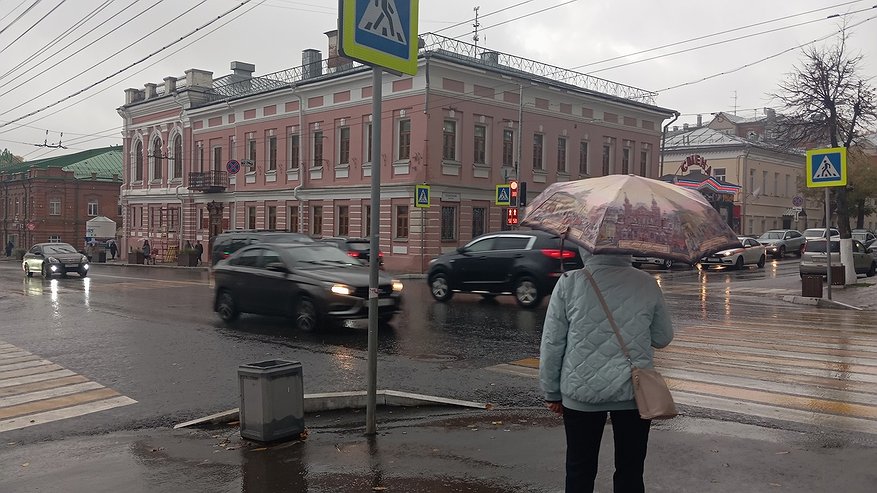 Главная картинка новости: В Костроме объявили метеопредупреждение из-за сильного ветра и грозы