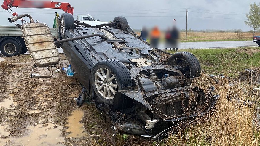 Главная картинка новости: На трассе в Костромской области перевернулась Mazda: есть пострадавшие