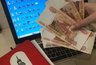 Миниатюра новости: Купил одежду, алкоголь и цветы для любимой: 57-летняя костромичка лишилась денег из-за доверия собутыльнику