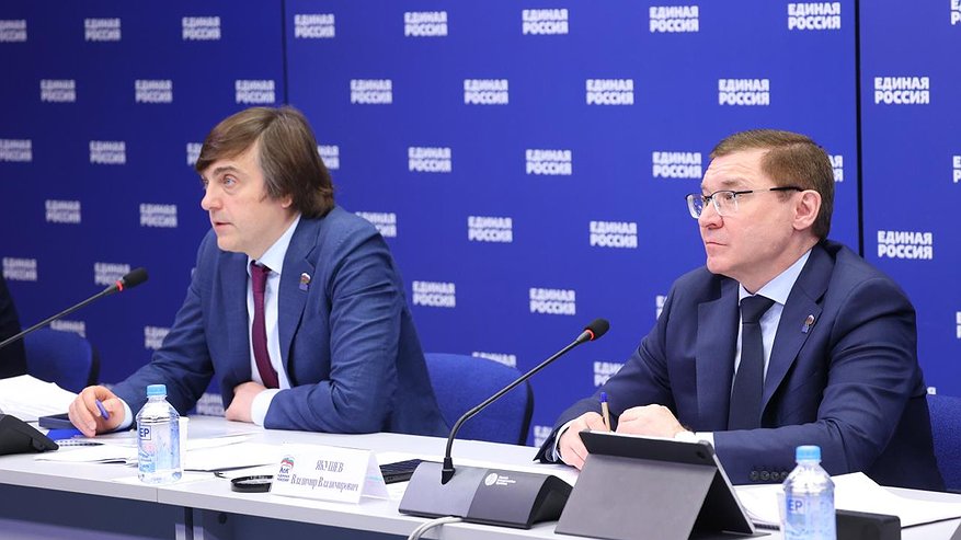 Главная картинка новости: «Единая Россия» контролирует ход строительства и модернизации школ по партпроекту
