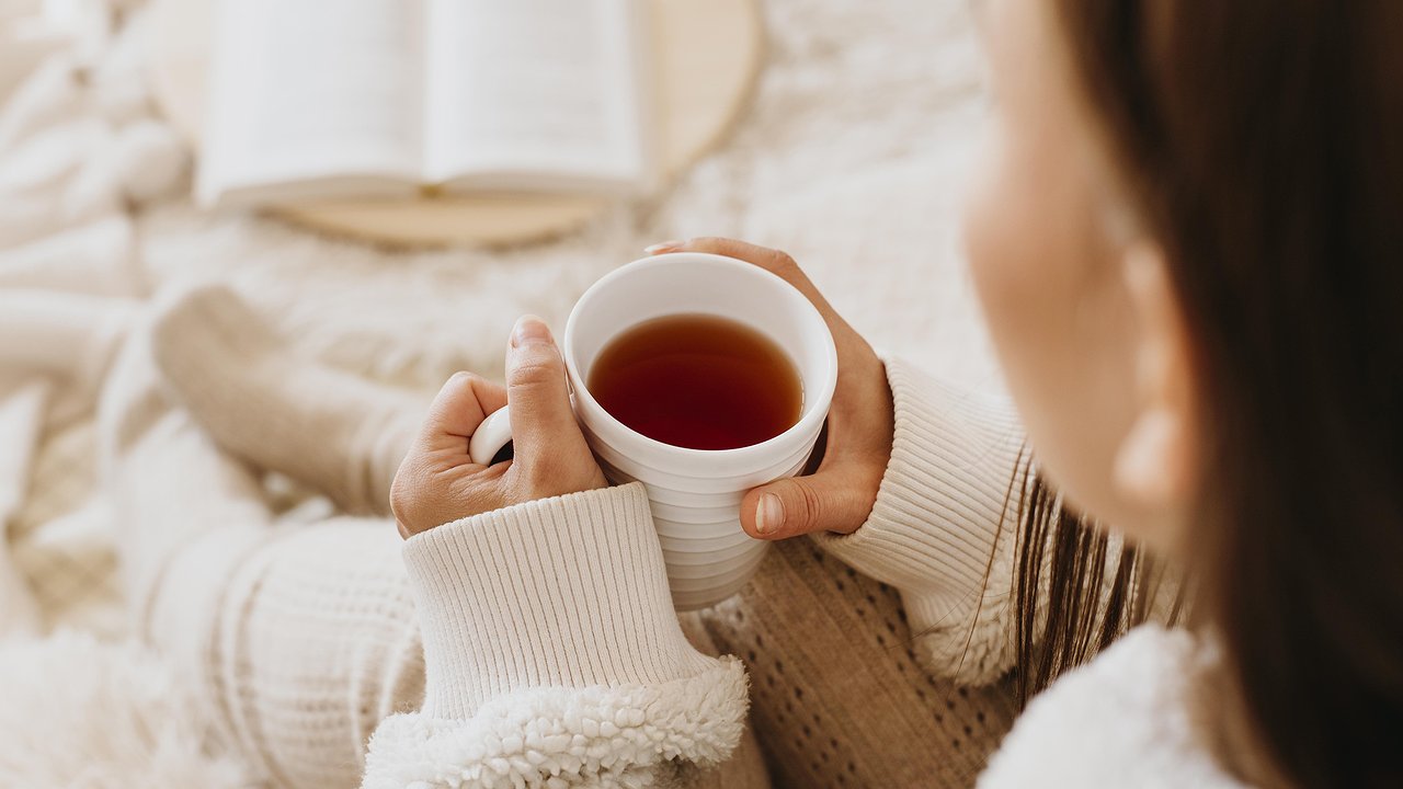 Главная картинка новости: Если чай – то только с сахаром: доктор Бубновский развеял мифы вокруг этого продукта – а мы все боимся его как огня