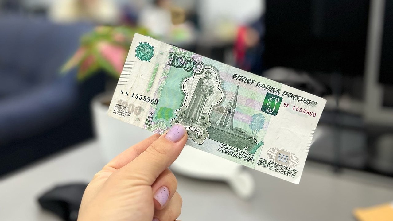 Главная картинка новости: И работающим, и неработающим. Всем, кто получает пенсию, перечислят разовую приятную выплату в конце мая