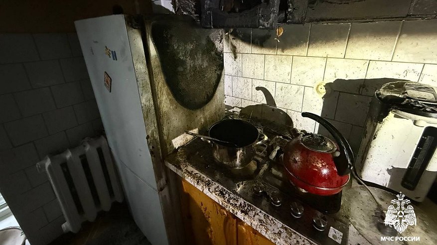 Главная картинка новости: Пожар в Галиче: 20 человек эвакуировались из пятиэтажки
