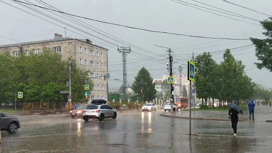 Главная картинка новости: В Костромской области продолжают бушевать майские грозы