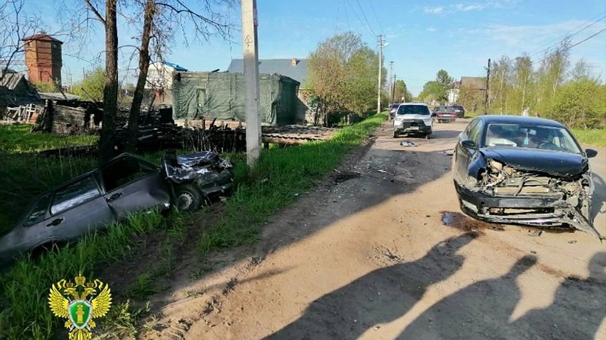 Главная картинка новости: В Костромской области в страшном ДТП пострадали трое, в том числе шестилетний ребенок