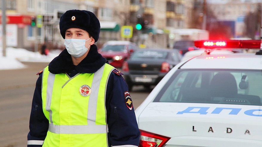 Главная картинка новости: Всех водителей с 10-летним стажем заставят пересдавать права с 2 июня: если не сделаете этого - заплатите штраф 30 000 рублей