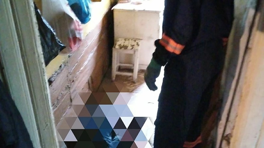 Главная картинка новости: При выезде на вскрытие дверей костромские спасатели нашли два трупа