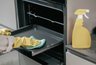 Миниатюра новости: 2 ложки в воду — и духовка станет чище новой: ни липкого жира, ни векового нагара — бабушкин лайфхак