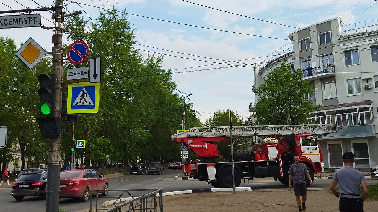 Главная картинка новости: В Галиче неосторожное обращение с огнем привело к пожару в заброшенном ангаре