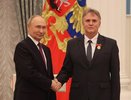 Владимир Путин вручил директору костромской школы №30 знак отличия