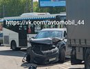 Маршрутка и иномарка столкнулись в Костроме у ТРЦ "РИО"