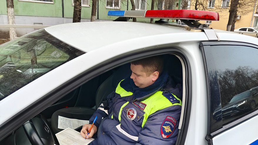 Главная картинка новости: Всех водителей с 10-летним стажем заставят пересдавать права в июне: если не сделаете этого - заплатите штраф 30 000 рублей