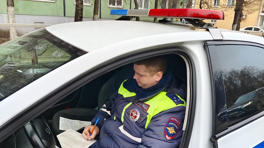 Главная картинка новости: Оставлять машину у водоемов категорически запрещено: за это штрафуют на 400 тысяч рублей - юрист раскрыл, почему