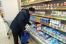 Миниатюра новости: Просто белая водичка, а не молоко: Роскачество назвало бренды молока в «чёрном списке» - не берите даже со скидкой 90%