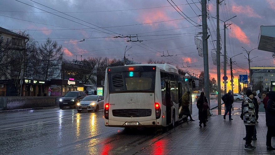 Главная картинка новости: Жара до 40, ураганы с градом, крышесносный ветрище: как изменился прогноз погоды на июнь