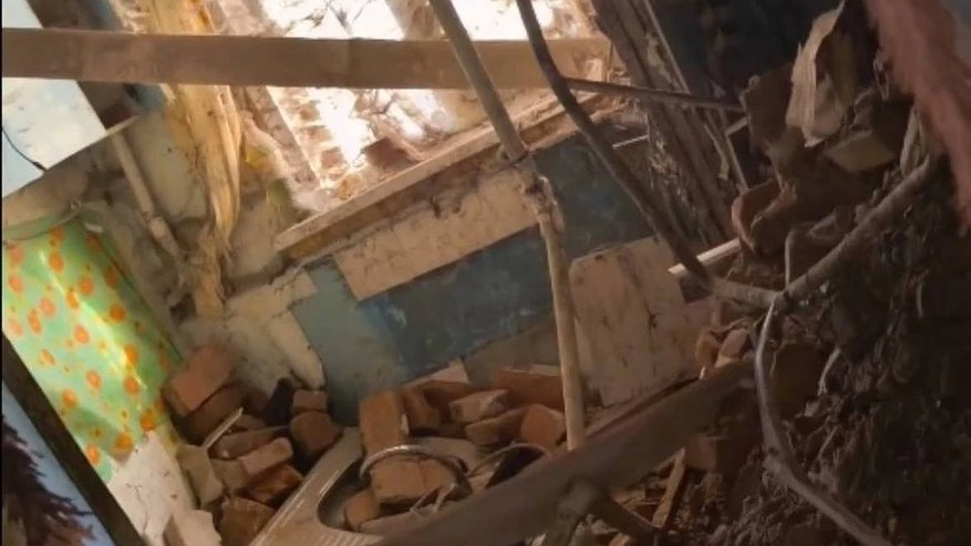 Главная картинка новости: В Костроме отключили от газа многоквартирный дом из-за обрушения потолка в одной из квартир