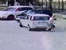 В Костроме водитель Suzuki сбил женщину, которая стояла с ребенком, и скрылся