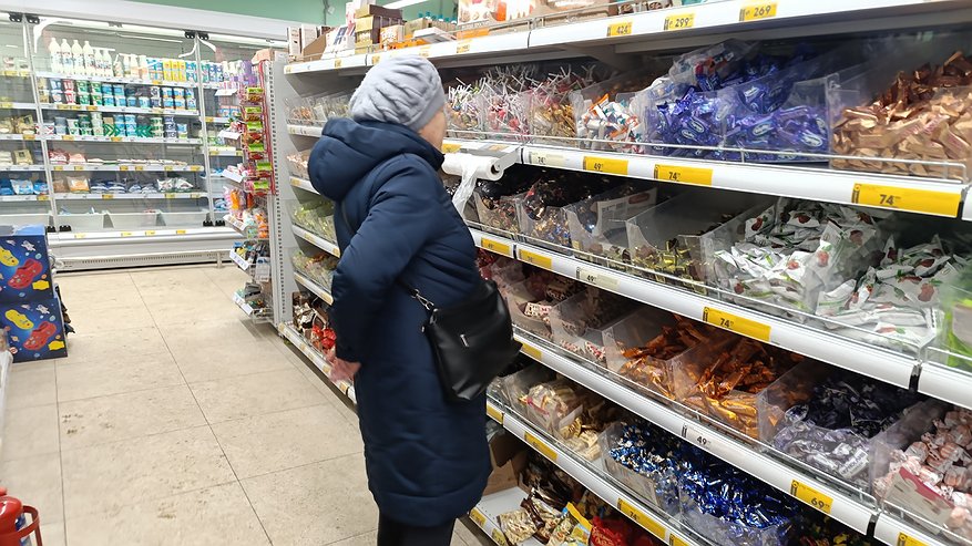 Главная картинка новости: С 5 июня расплатиться некоторыми банкнотами в магазинах станет невозможно, что станет неожиданностью для россиян