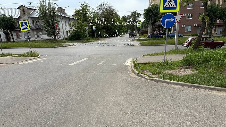 Главная картинка новости: В Костроме Рабочий проспект перекрыли бетонным блоком