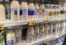 Миниатюра новости: Крашенная побелкой вода: Росконтроль назвал марки молока, которые лучше не брать даже по скидке