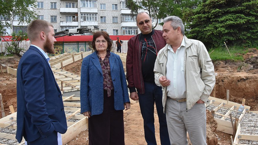 Главная картинка новости: Глава Костромы проверил ход благоустройства сквера в Заволжском районе города
