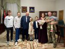 Губернатор Костромской области вручил медаль "Родительская слава" многодетной семье военнослужащего