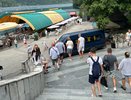 "Одни вонючие попрошайки и разгромленные дома": россиянин поделился в сети честным отзывом об отдыхе в Абхазии