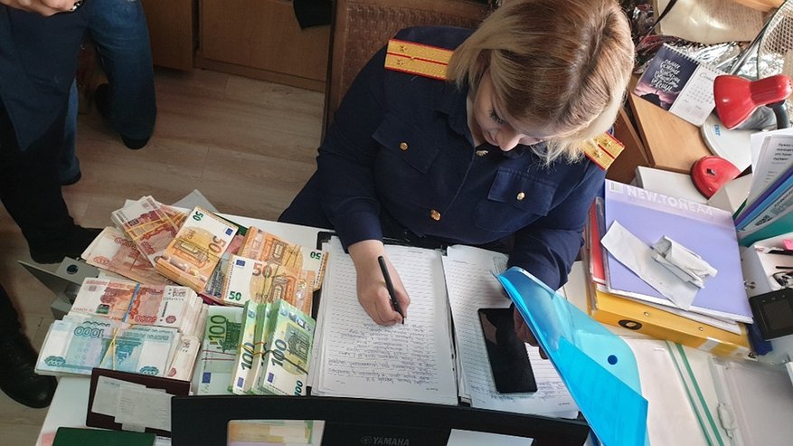 Главная картинка новости: В Костромской области 40-летнего руководителя районной больницы осудили за растрату бюджетных средств