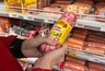 Миниатюра новости: Берите хоть 7 штук: эту докторскую колбасу в Роскачестве назвали лучшей из лучших - внутри 100% мясо