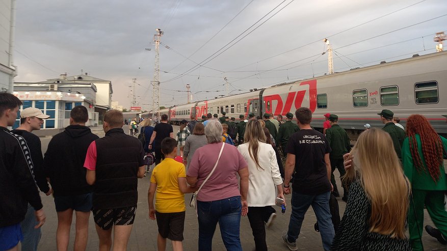 Главная картинка новости: Люди в ярости сдают свои билеты - в поезде теперь полностью запрещено - как летом будут ездить пассажиры РЖД