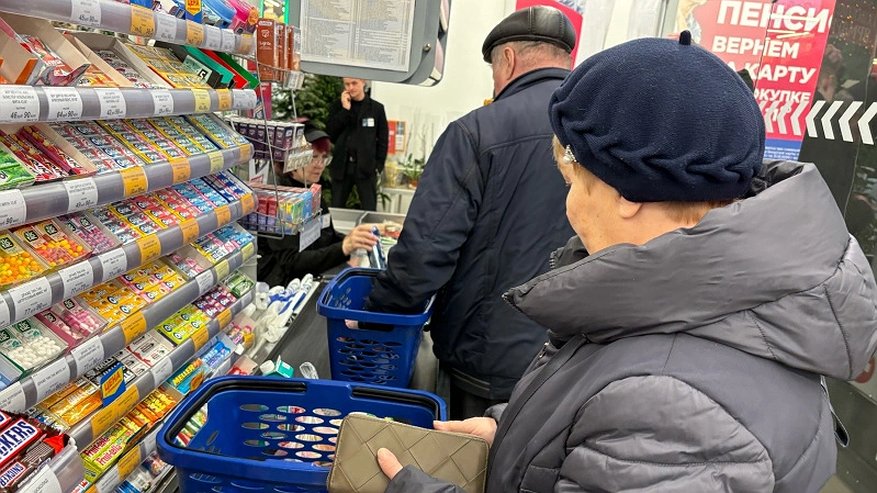 Главная картинка новости: Больше никогда не расплачусь в магазине картой: оказалось, все это время солидно переплачивала и "Пятерочке" и "Магниту"