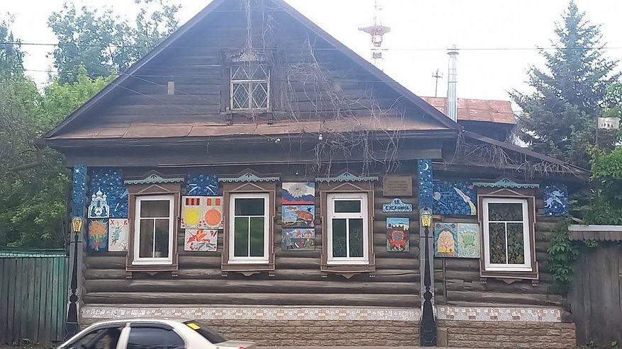 Главная картинка новости: Исторический дом на Сусанина в Костроме украсили патриотическими росписями