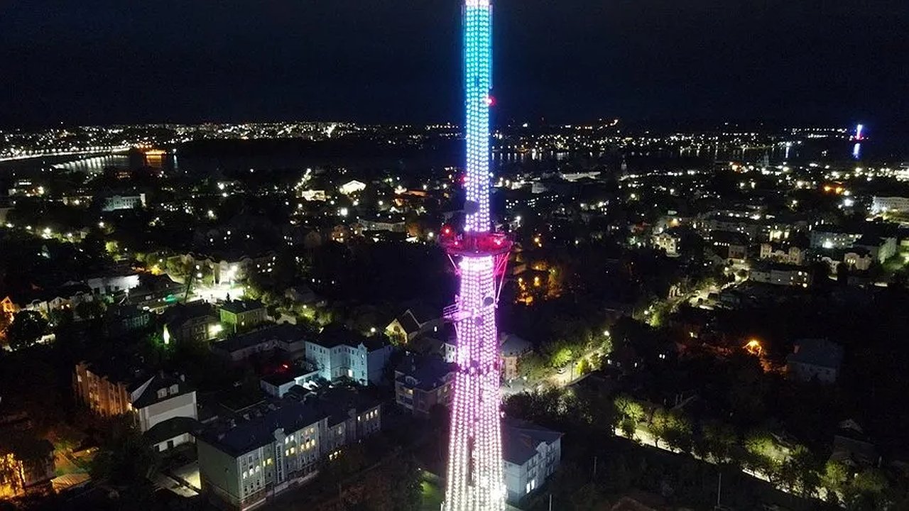 Главная картинка новости: В Костроме в честь Дня России телебашня сменит подсветку